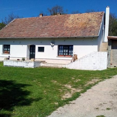 Gerecse Vendeghaz Hotel Sutto Екстериор снимка