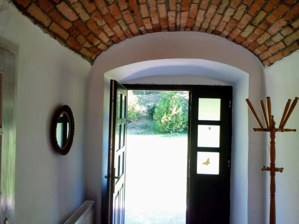 Gerecse Vendeghaz Hotel Sutto Екстериор снимка